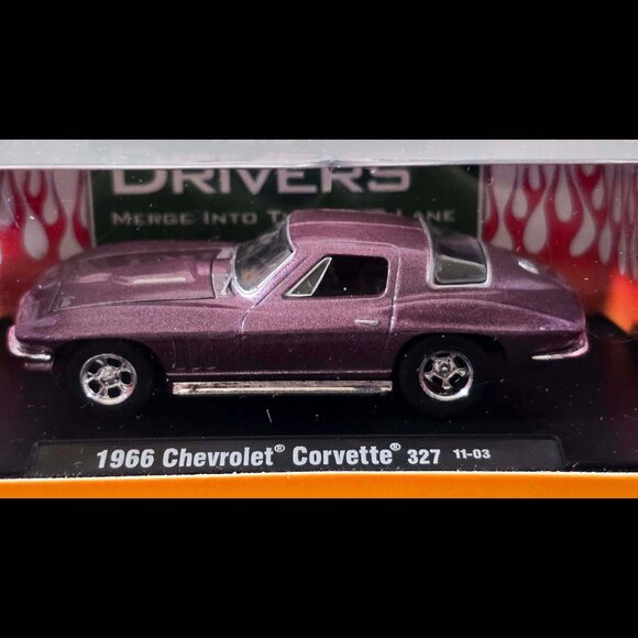 M2 Machines 1966 Chevrolet Corvette 327 / 2011 / Auto-Drivers / Release 11 - Picture 2 of 8